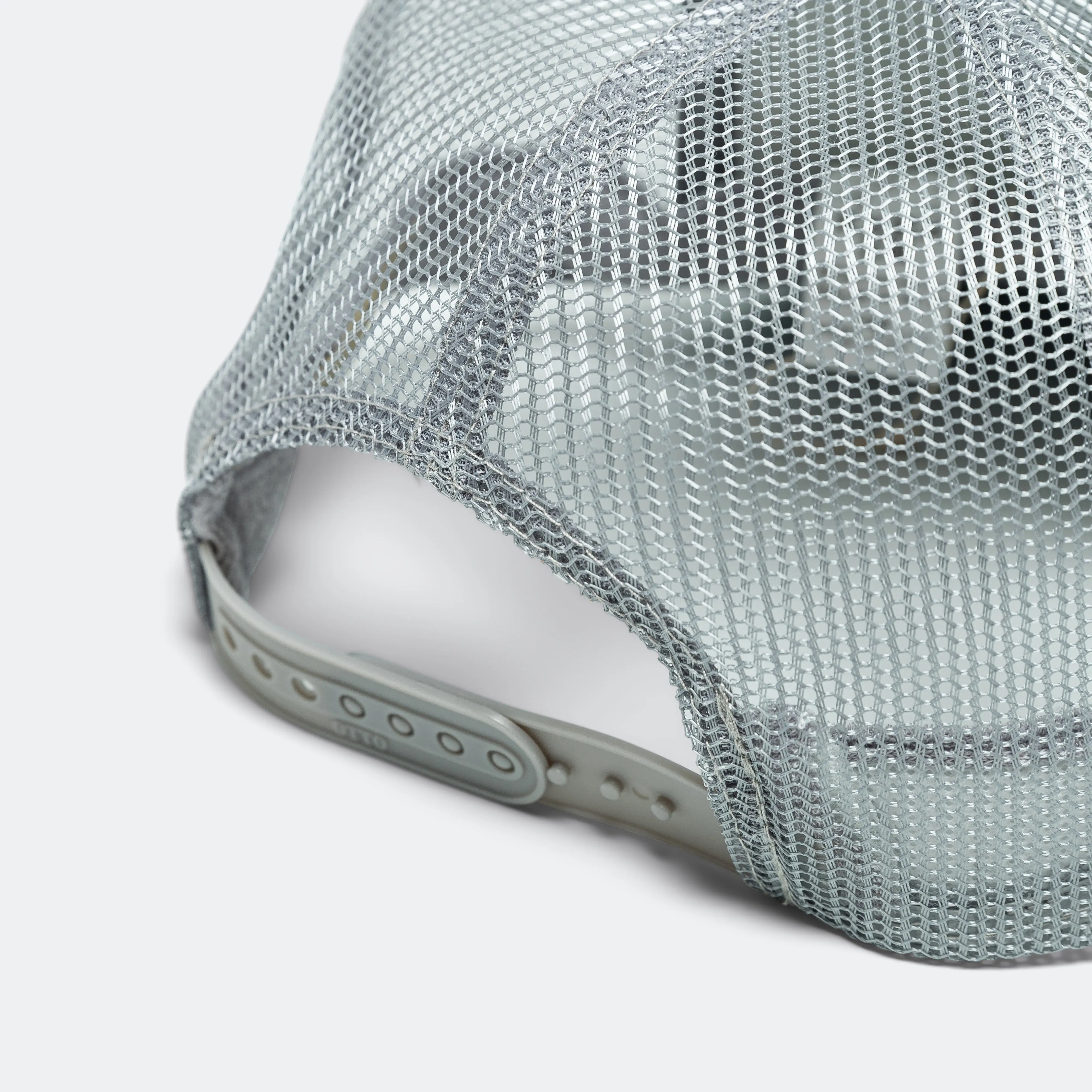 FREE WHEELIN' Trucker Cap - Grey/Black