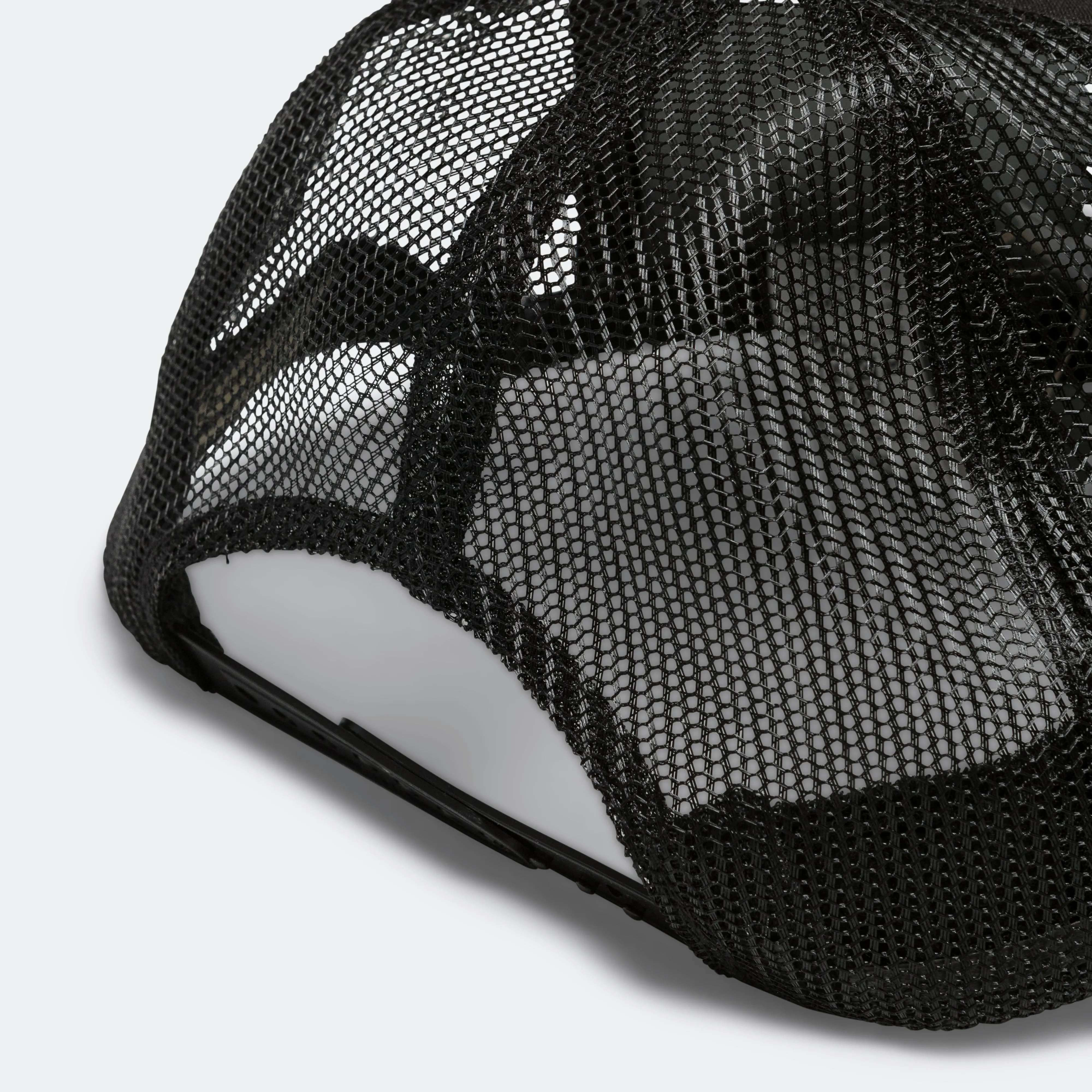 KOUNTRY PEARL Clutcher Silver Brim Truck Cap - Black