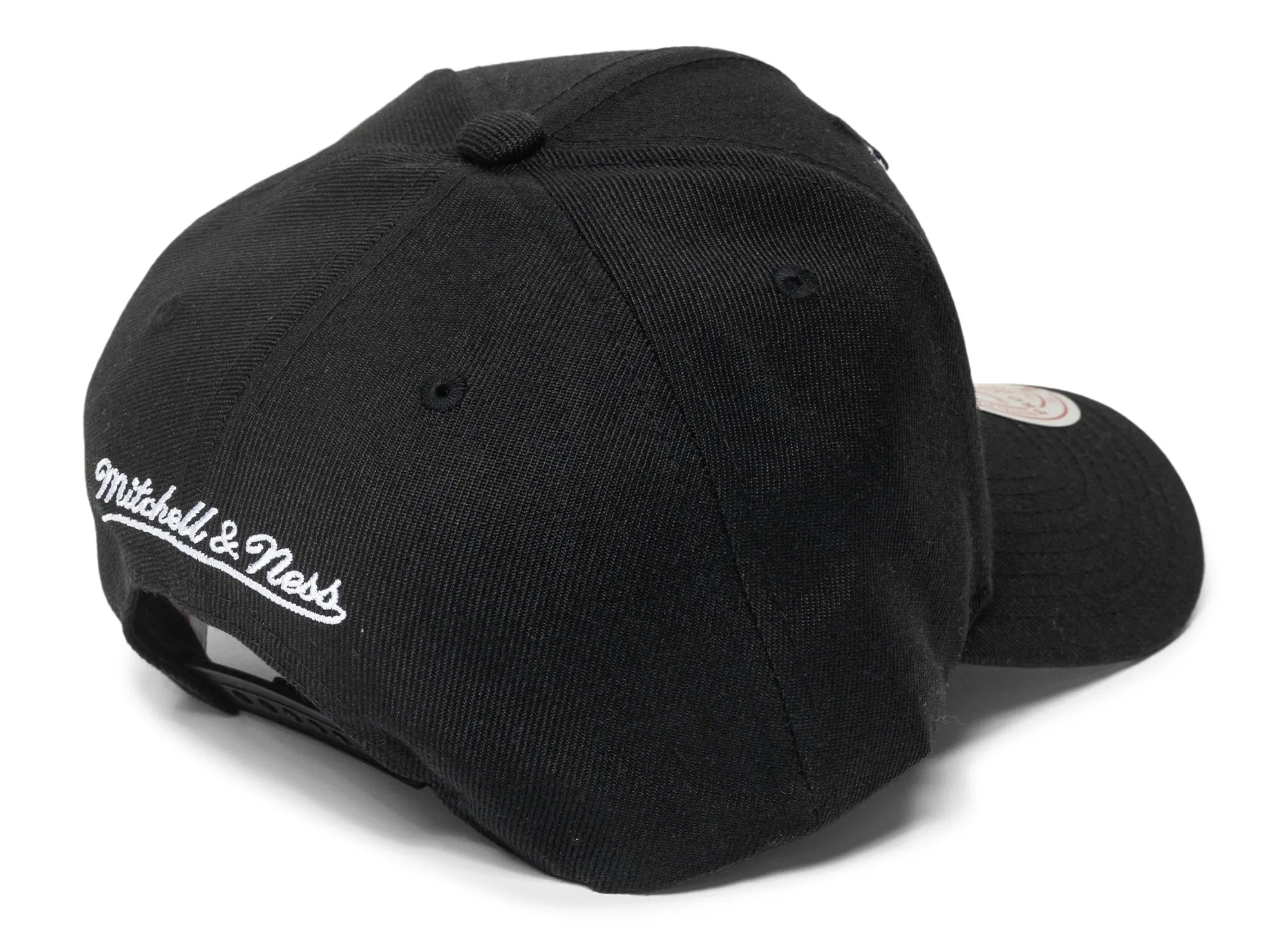 Mitchell & Ness NCAA Kentucky Wildcats Blackout Cat Head Pro Crown Snapback Hat xld
