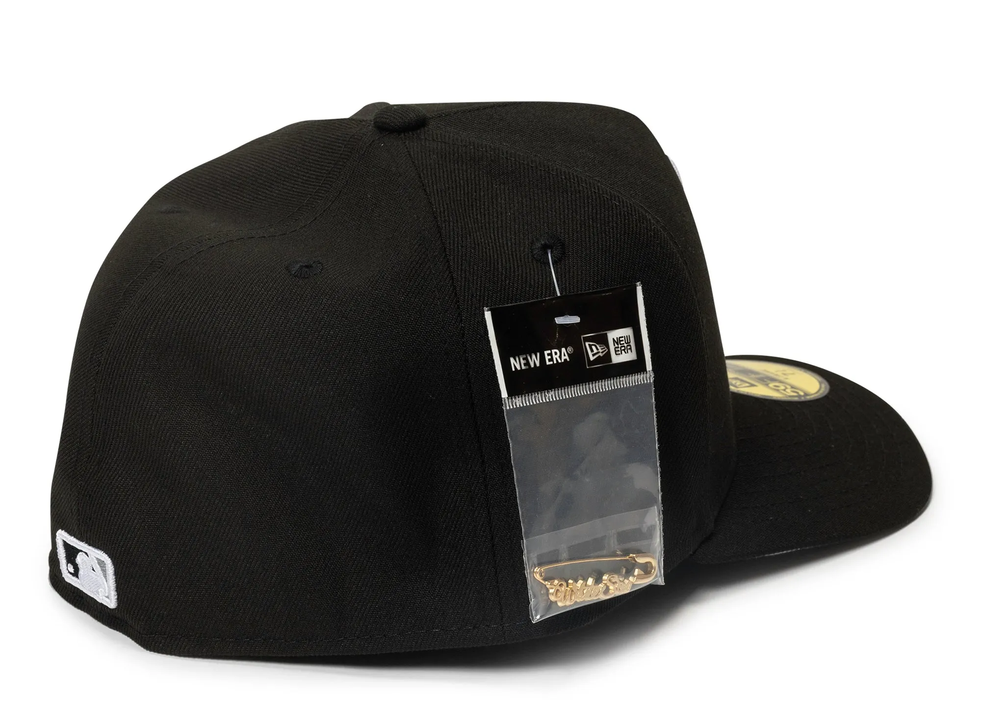 New Era Script Safety Pin Chicago White Socks Fitted Hat v2 xld